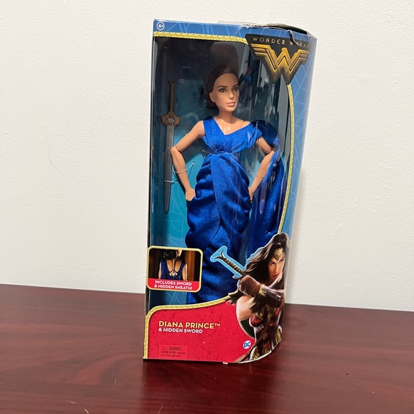 Wonder Woman - Picture 3 of 6